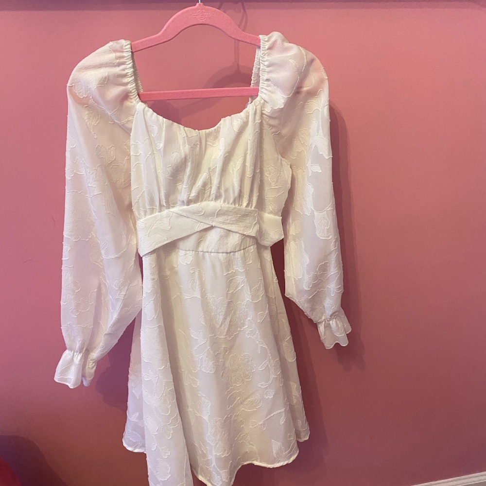 Elegant White Long Sleeve Dress